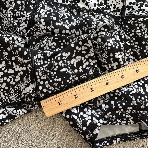 Lululemon Run Times Short II 4” Size 4 - Picture 8 of 8